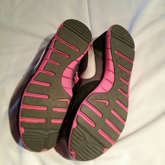 Nikes - Picture 5 of 5